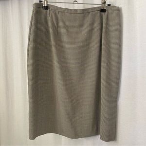 Houndstooth pencil skirt